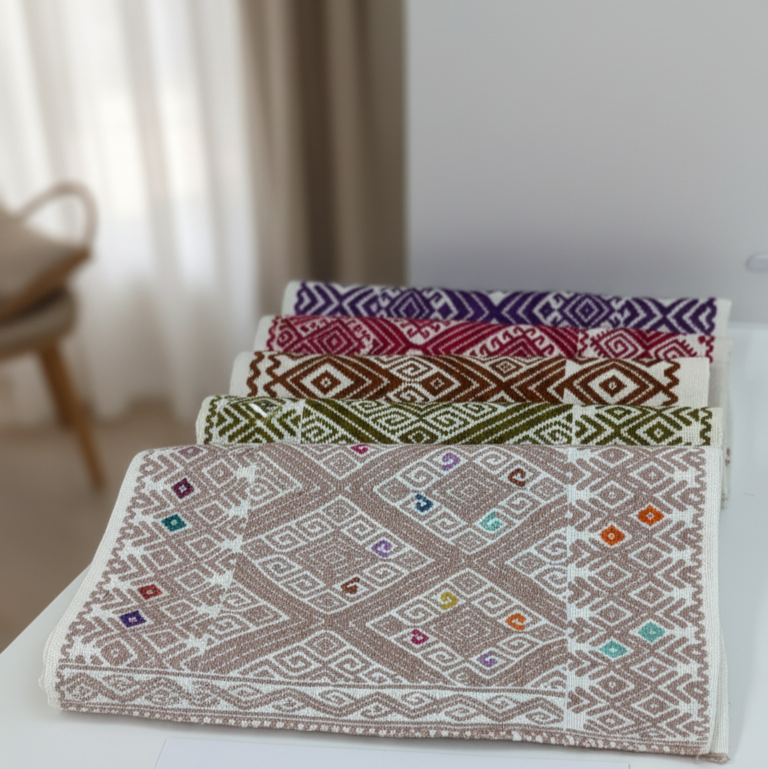 Funda de cojín bordado